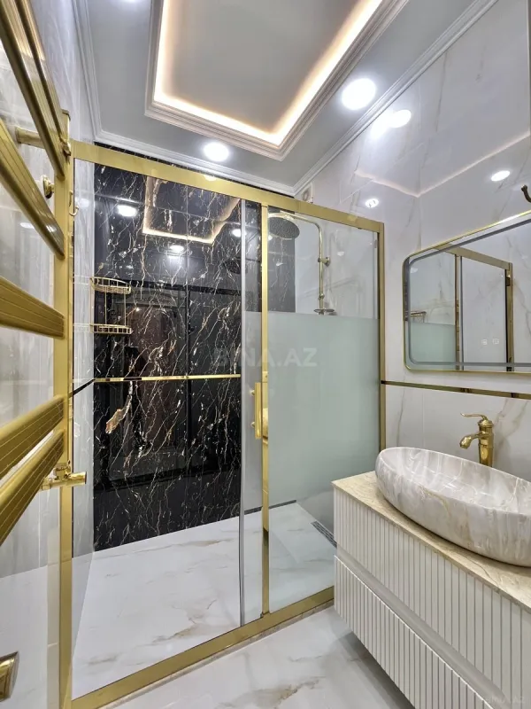 Satılır 3 otaqlı mənzil 134 m²