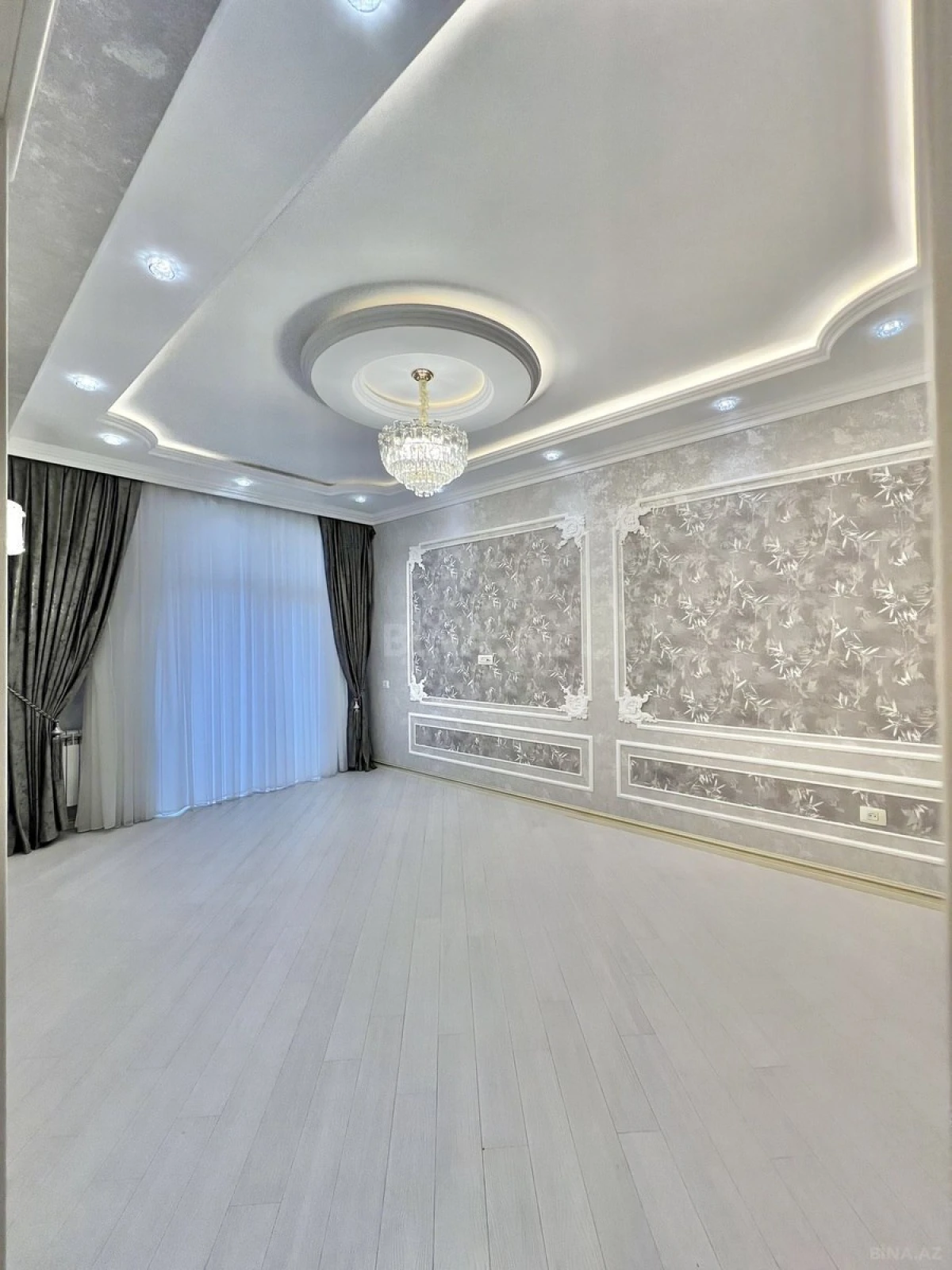 Satılır 3 otaqlı mənzil 134 m²