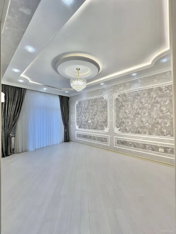 Satılır 3 otaqlı mənzil 134 m²
