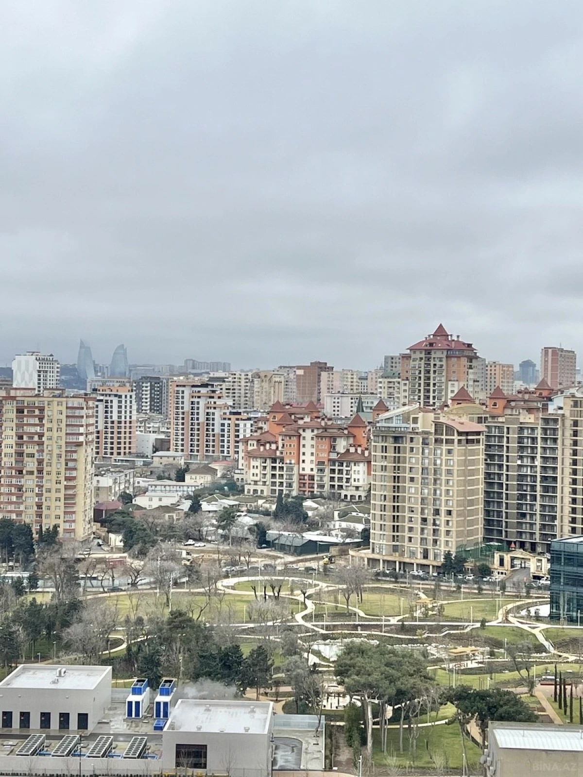 Satılır 3 otaqlı mənzil 134 m²