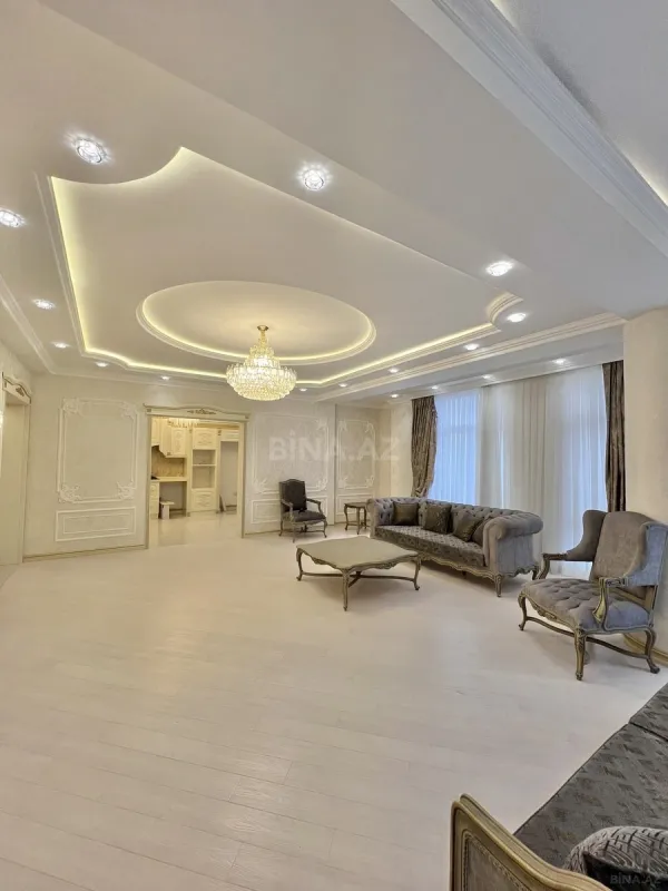 Satılır 3 otaqlı mənzil 134 m²
