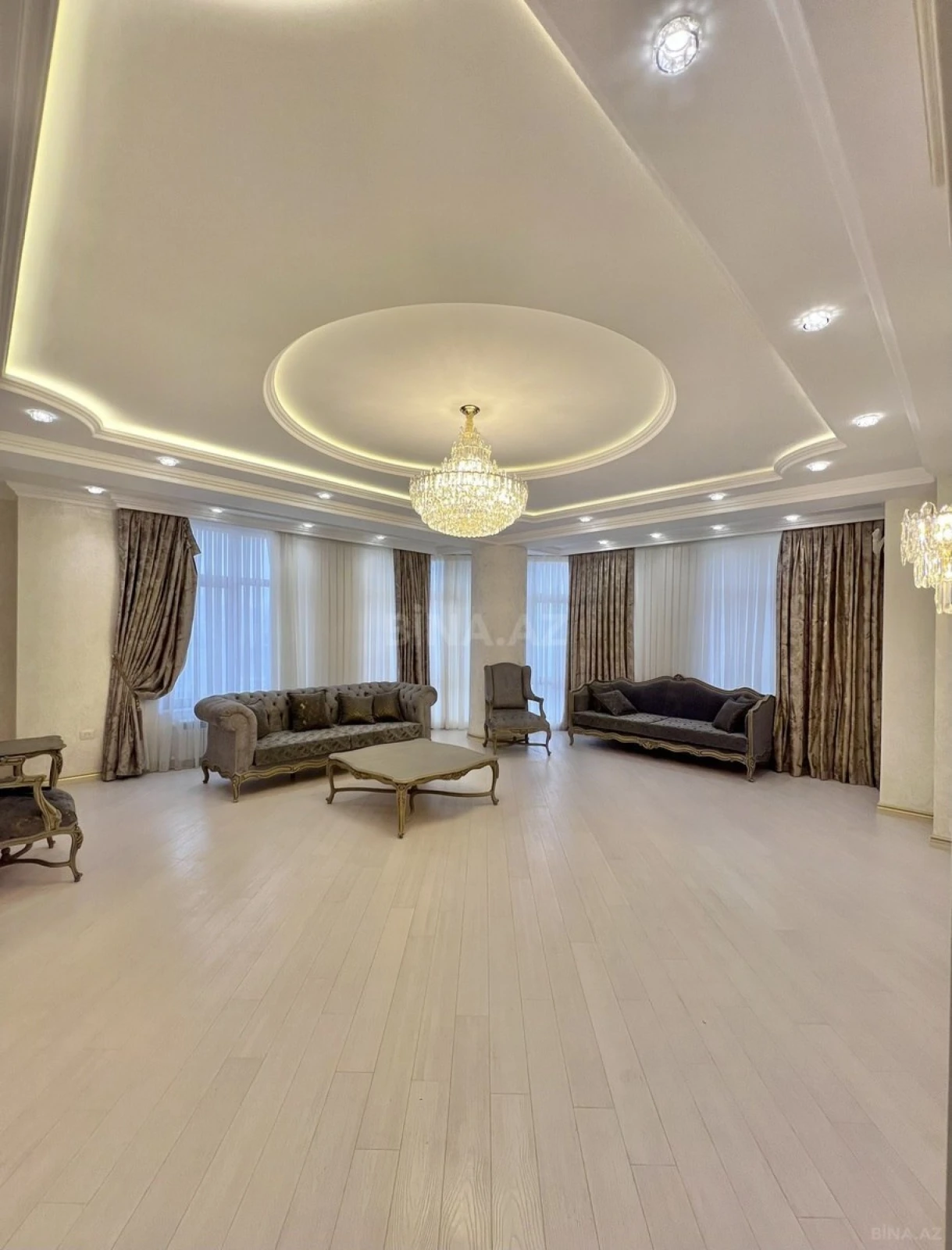 Satılır 3 otaqlı mənzil 134 m²