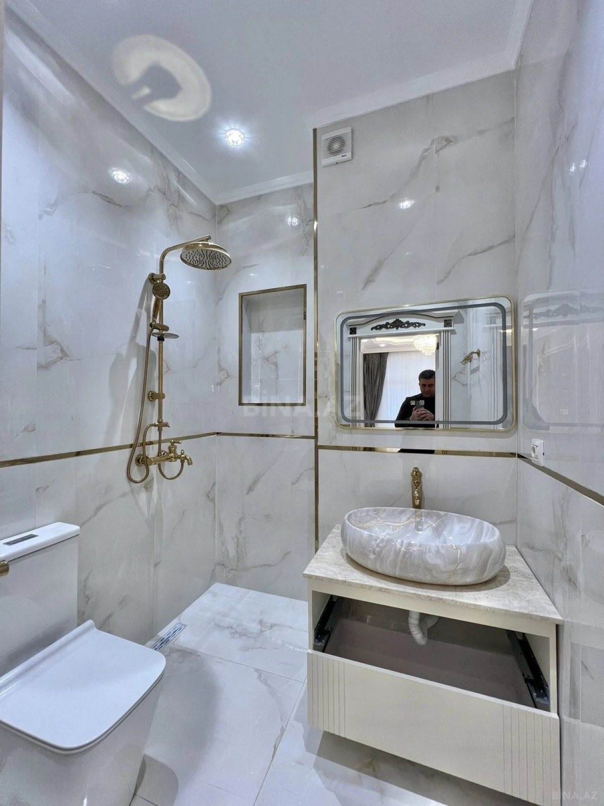 Satılır 3 otaqlı mənzil 134 m²