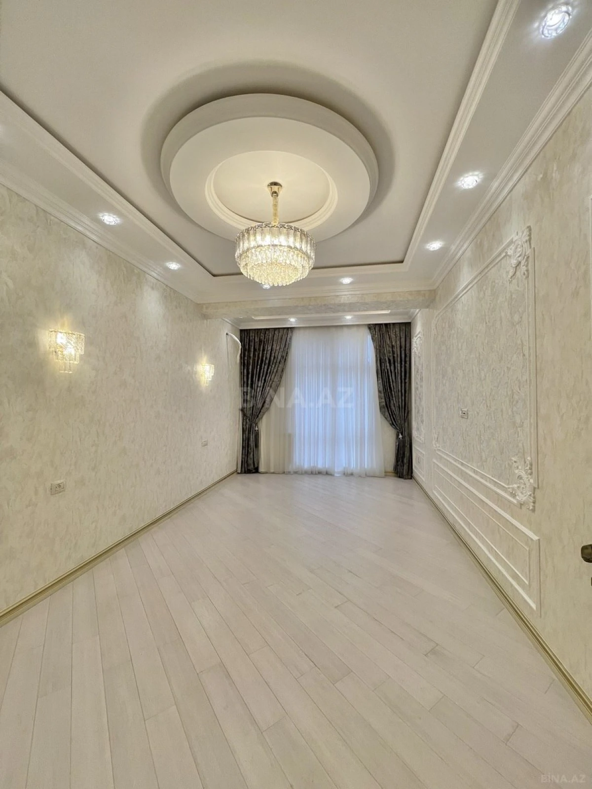 Satılır 3 otaqlı mənzil 134 m²