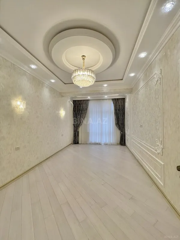 Satılır 3 otaqlı mənzil 134 m²