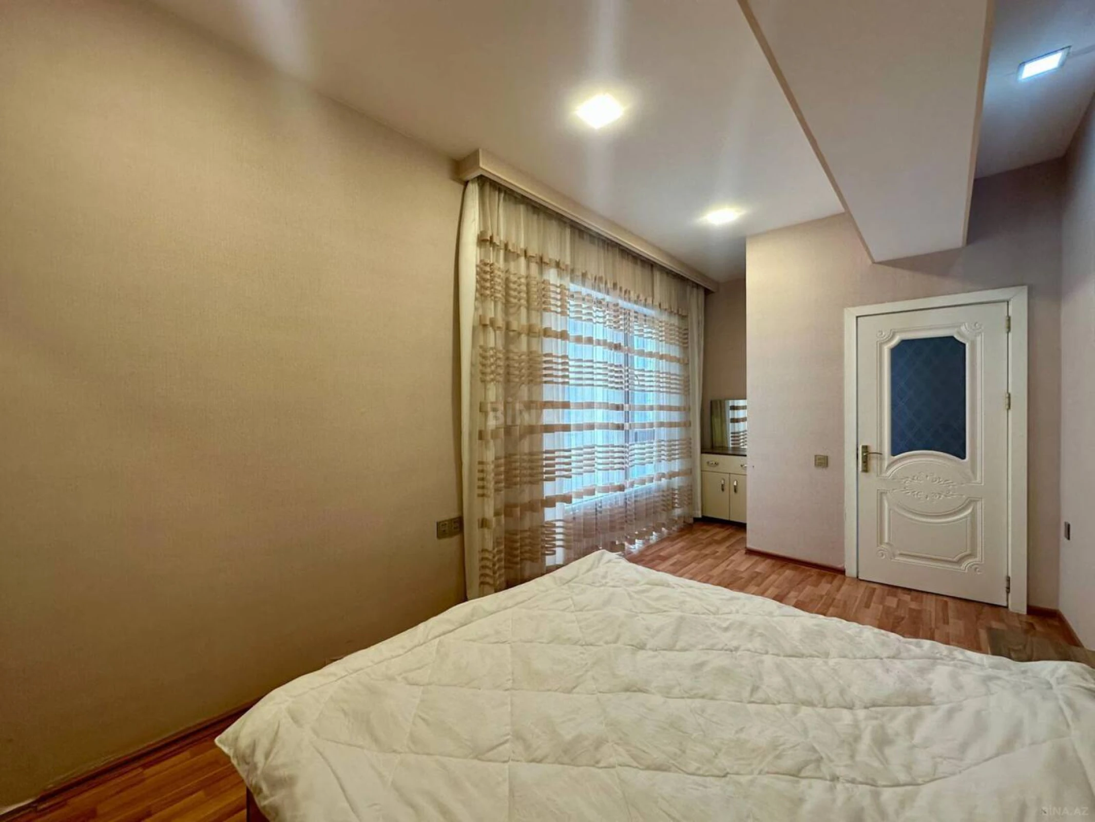 Satılır 3 otaqlı mənzil 113 m²