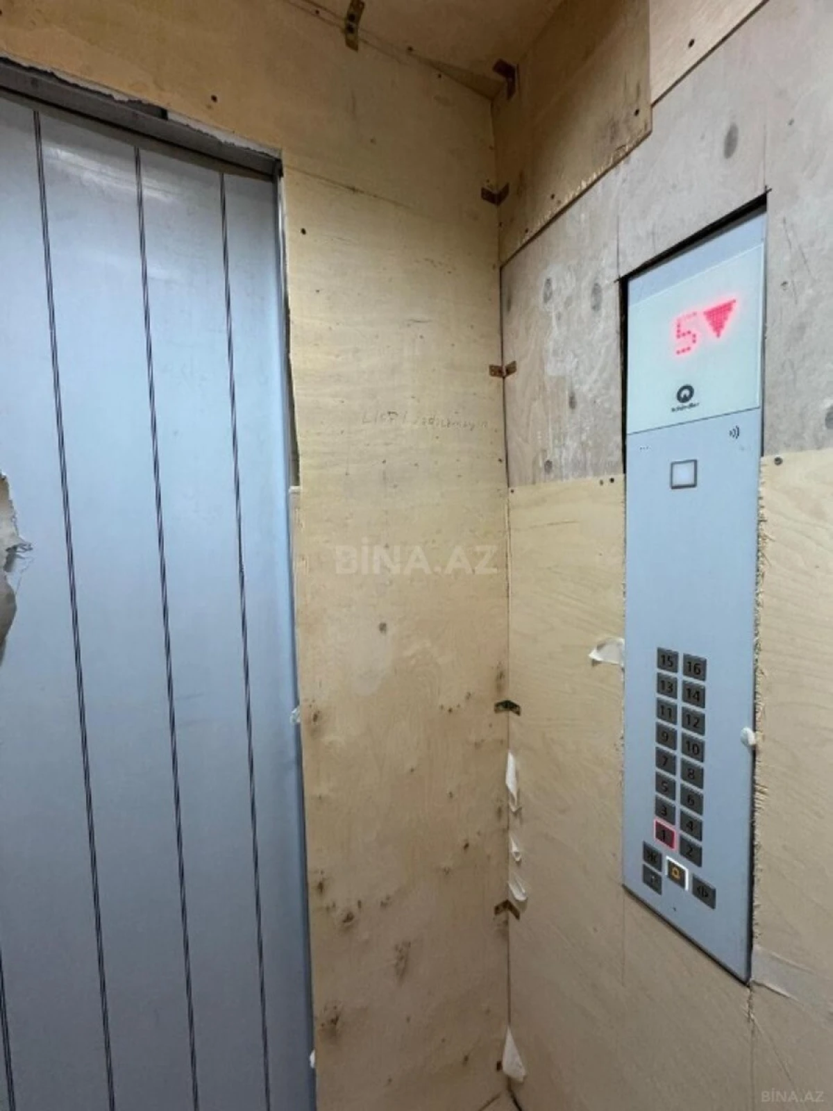 Satılır 3 otaqlı mənzil 135 m²