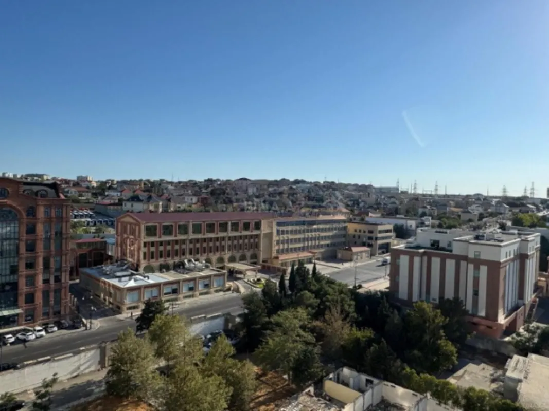 Satılır 3 otaqlı mənzil 135 m²