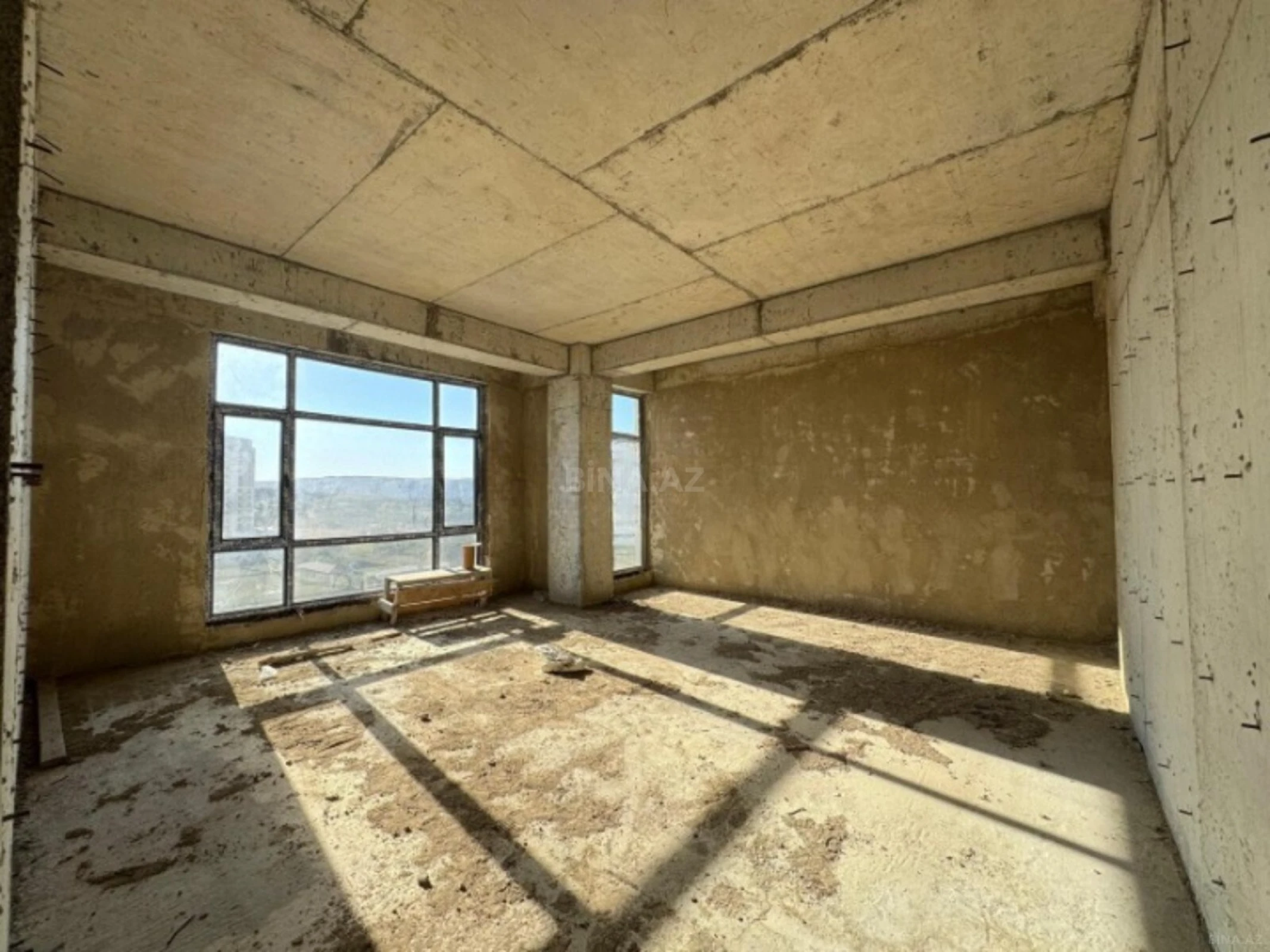 Satılır 3 otaqlı mənzil 135 m²