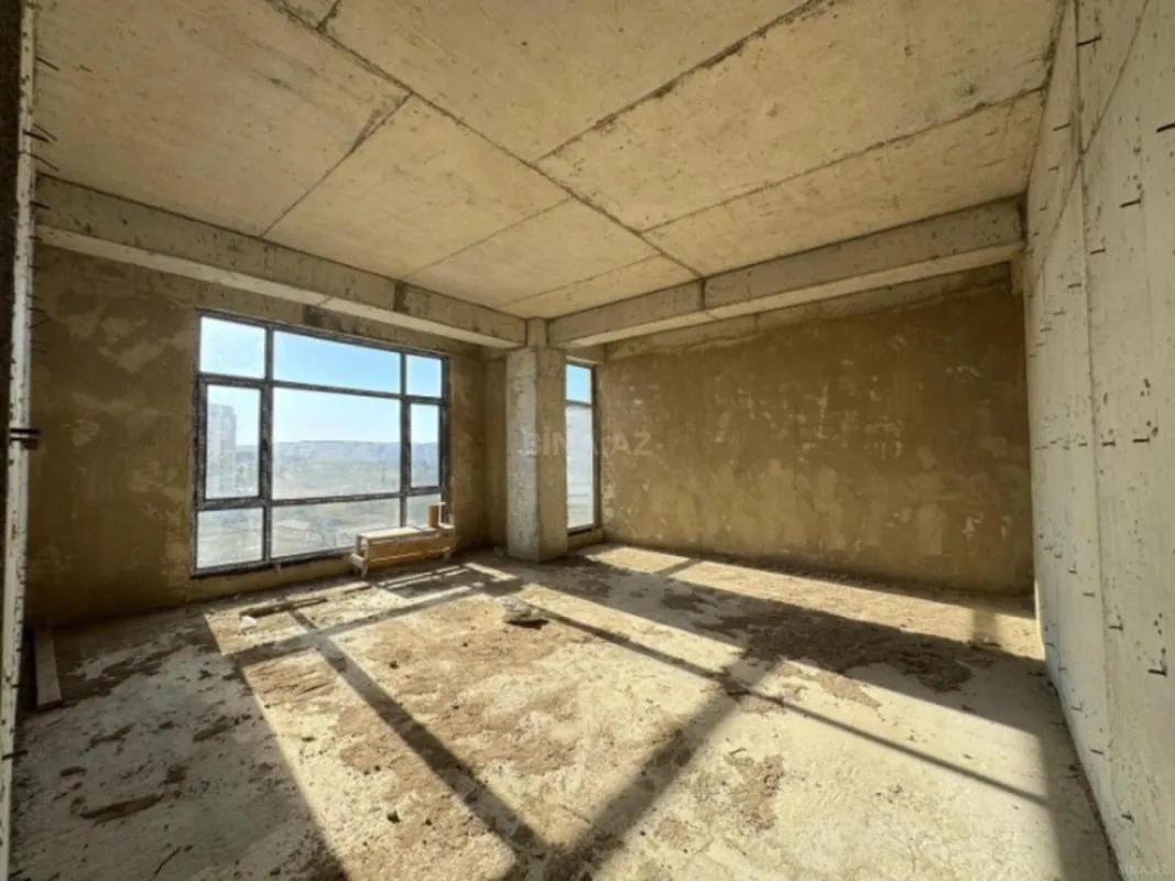 Satılır 3 otaqlı mənzil 135 m²