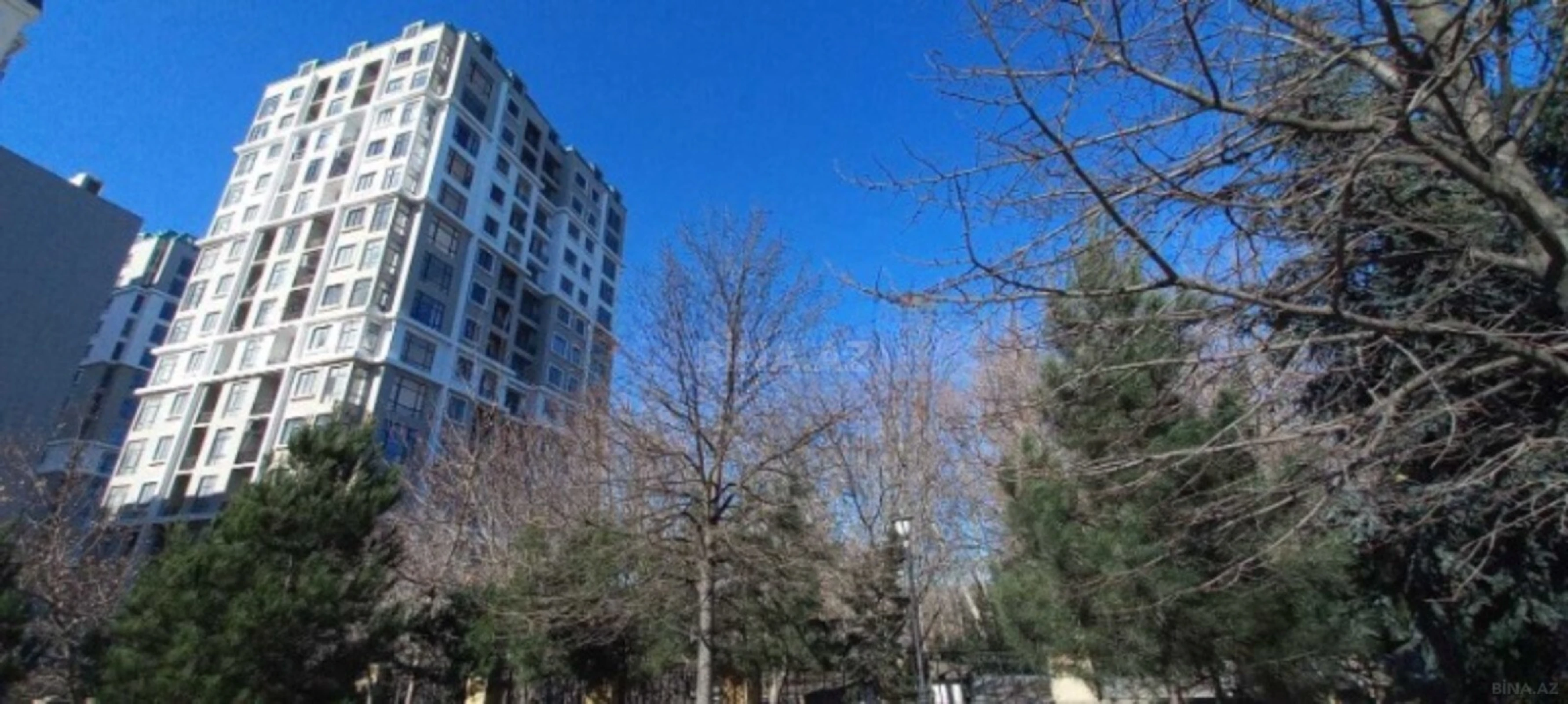 Satılır 3 otaqlı mənzil 135 m²