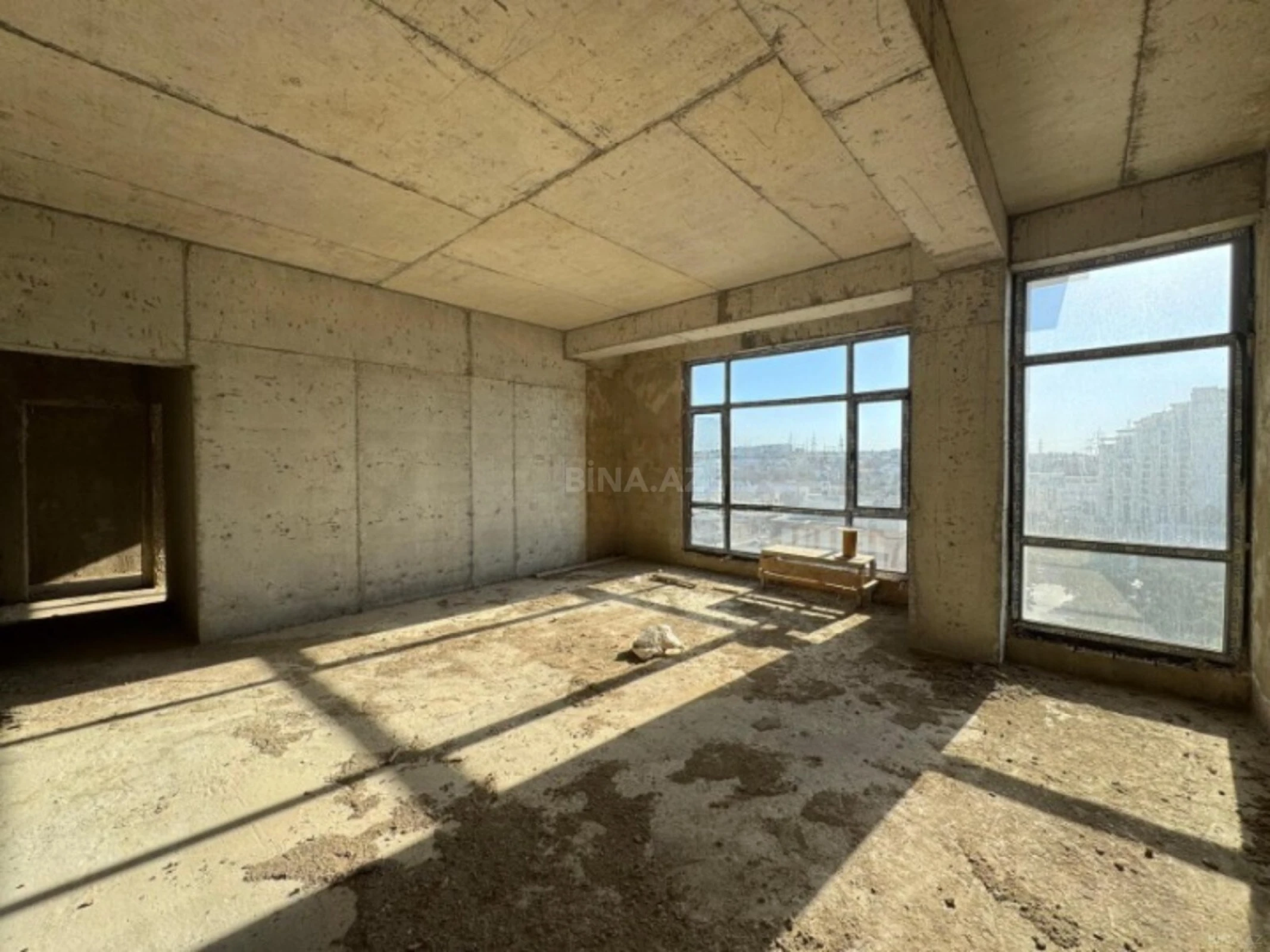 Satılır 3 otaqlı mənzil 135 m²