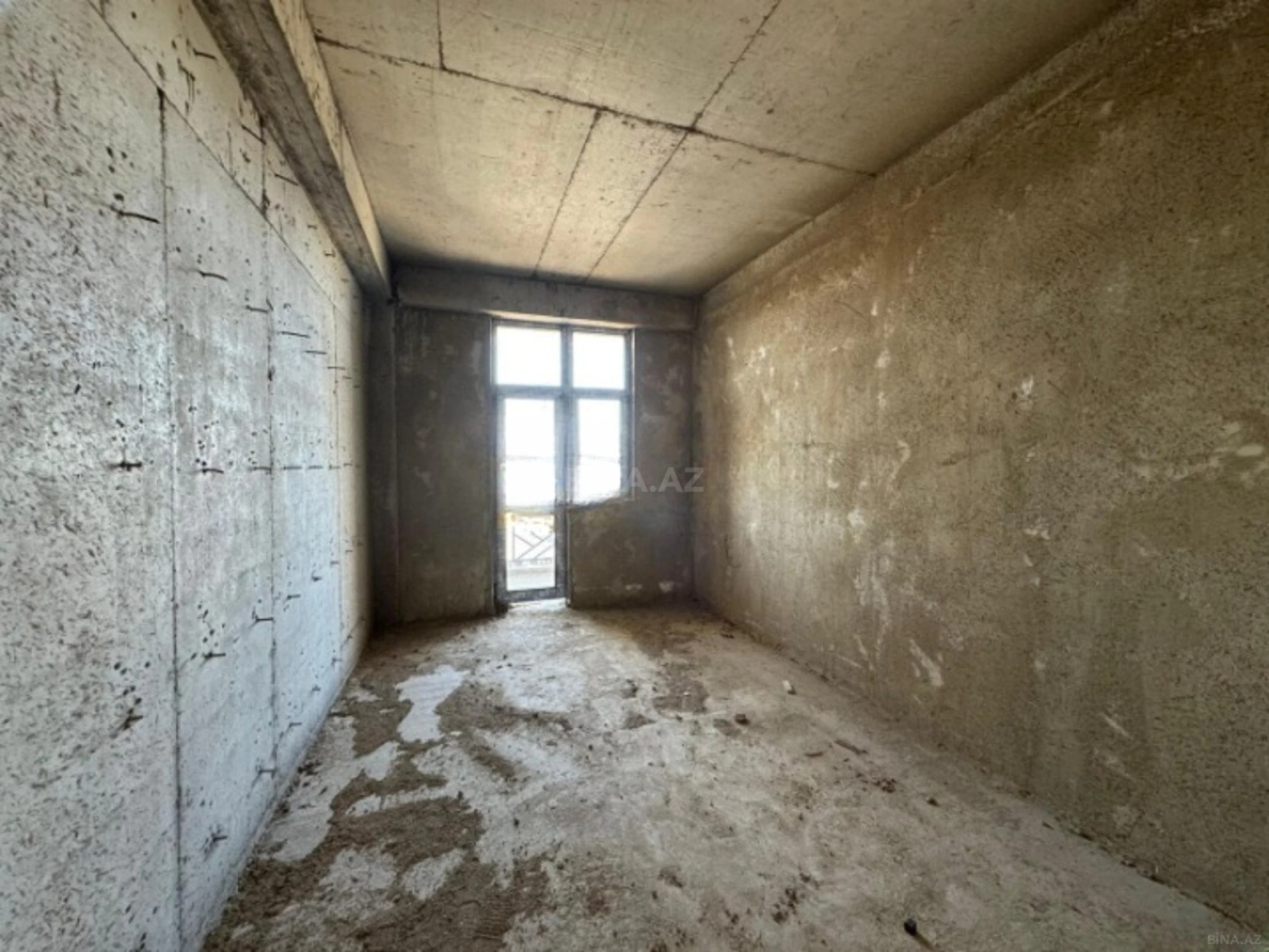 Satılır 3 otaqlı mənzil 135 m²