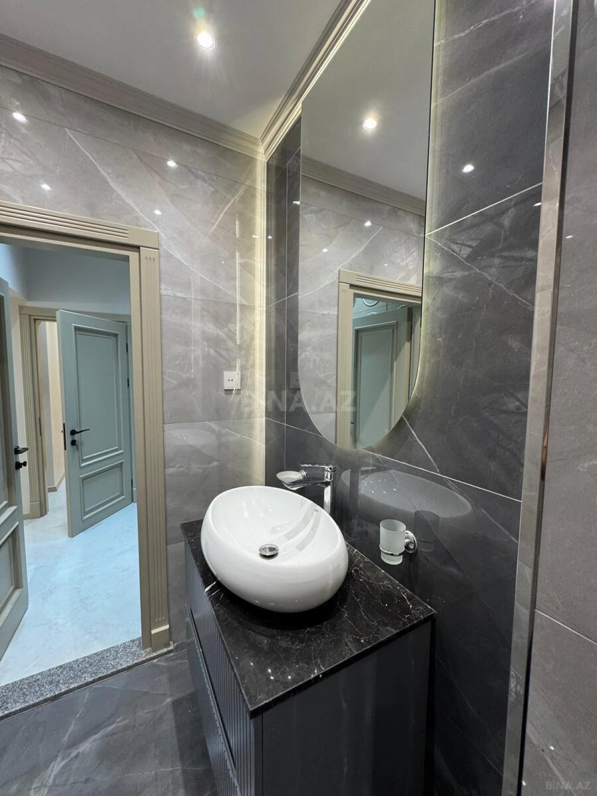 Satılır 2 otaqlı mənzil 68 m²