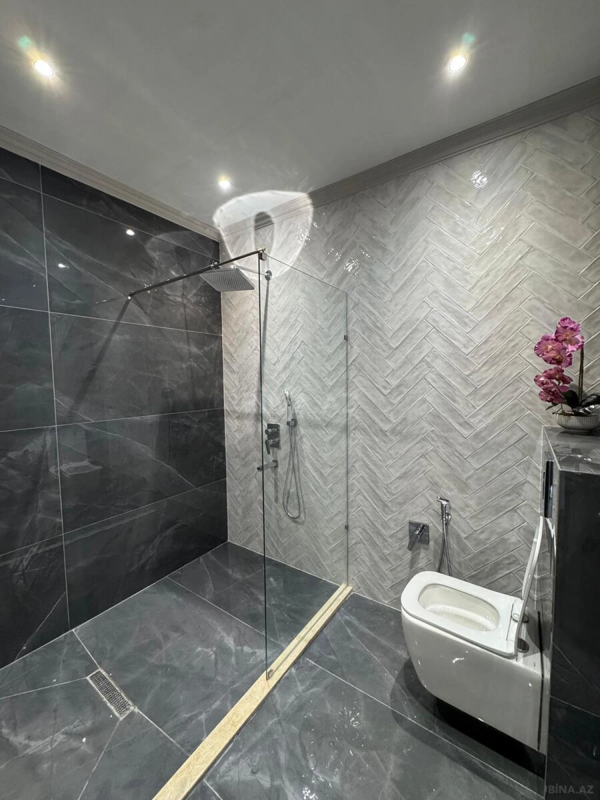Satılır 2 otaqlı mənzil 68 m²