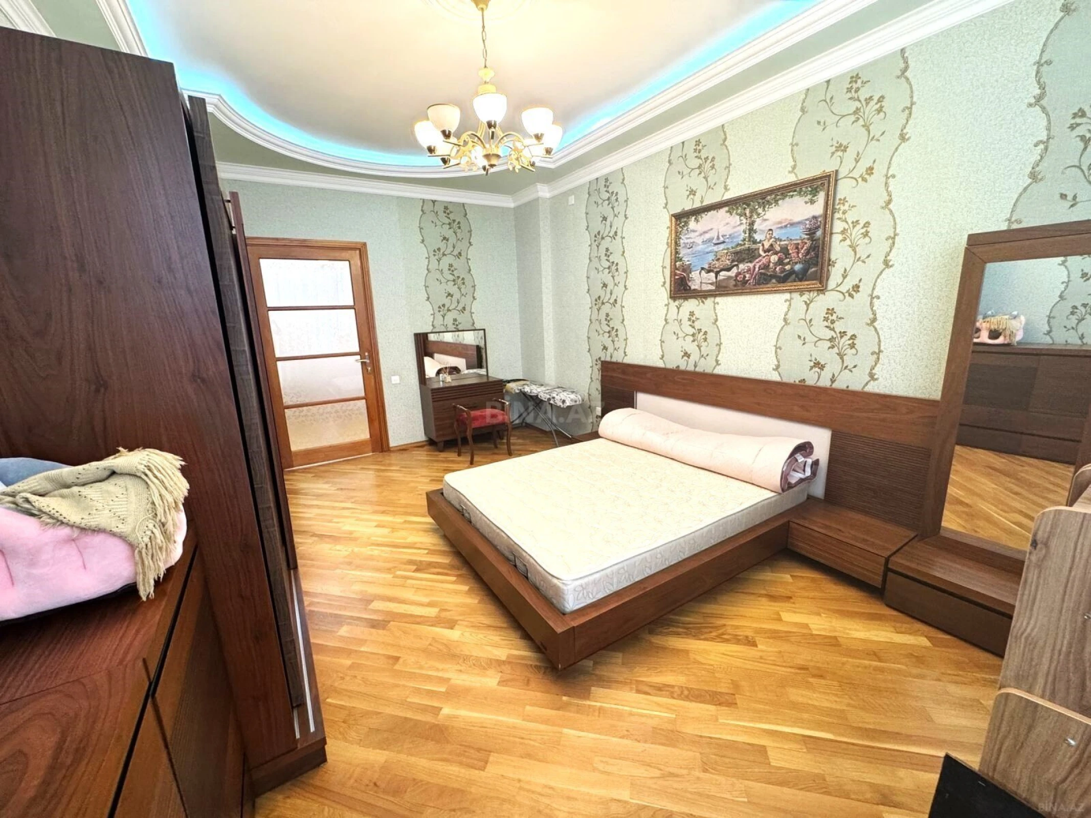Satılır 3 otaqlı mənzil 165.5 m²