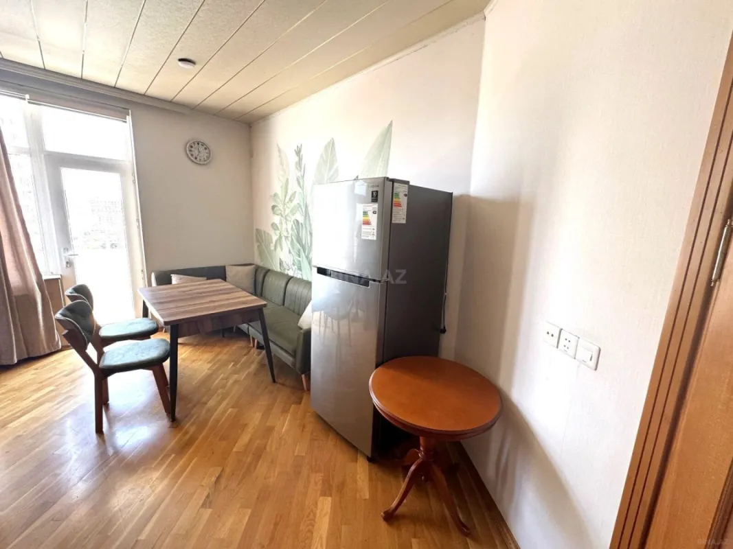 Satılır 3 otaqlı mənzil 165.5 m²