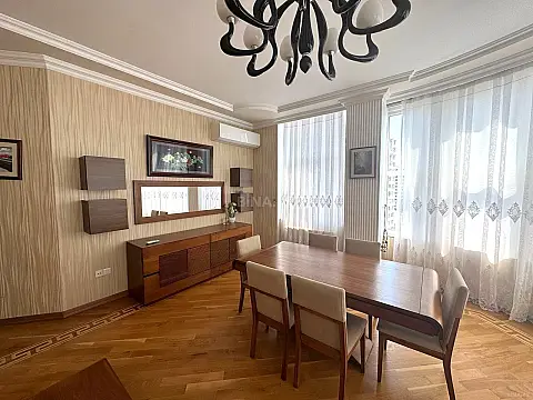 Satılır 3 otaqlı mənzil 165.5 m²