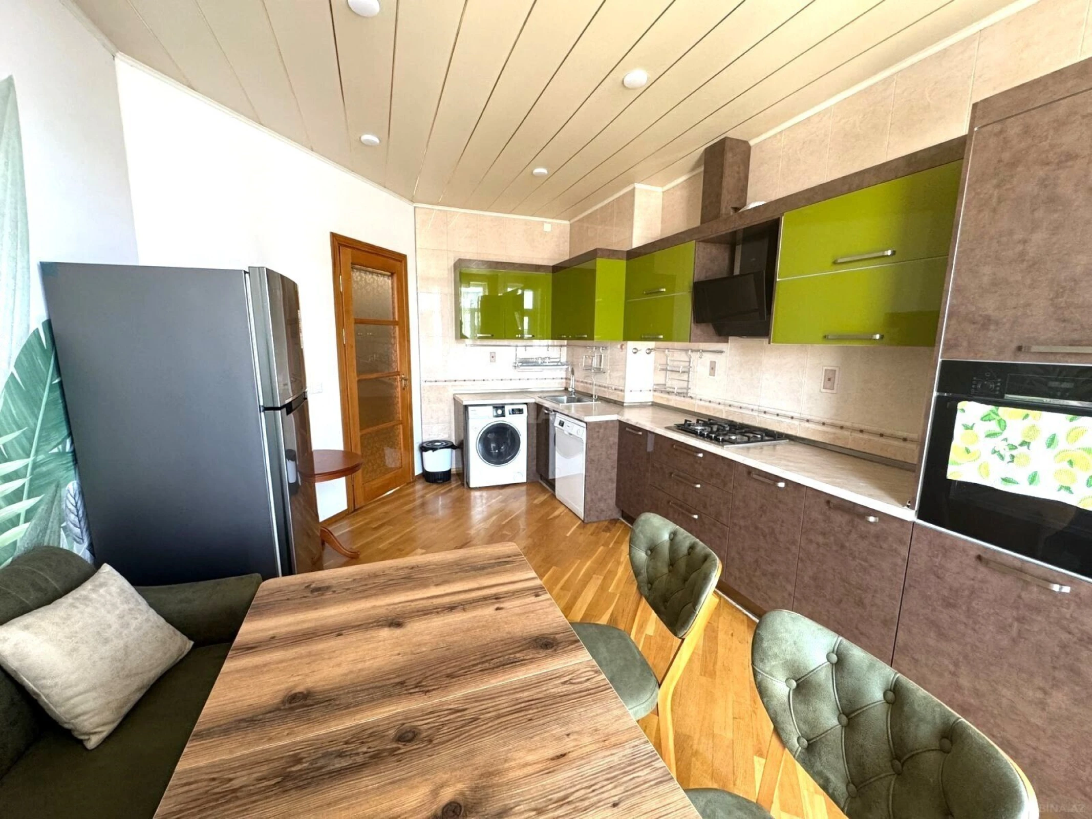 Satılır 3 otaqlı mənzil 165.5 m²