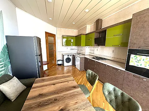 Satılır 3 otaqlı mənzil 165.5 m²