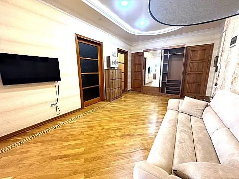 Satılır 3 otaqlı mənzil 165.5 m²