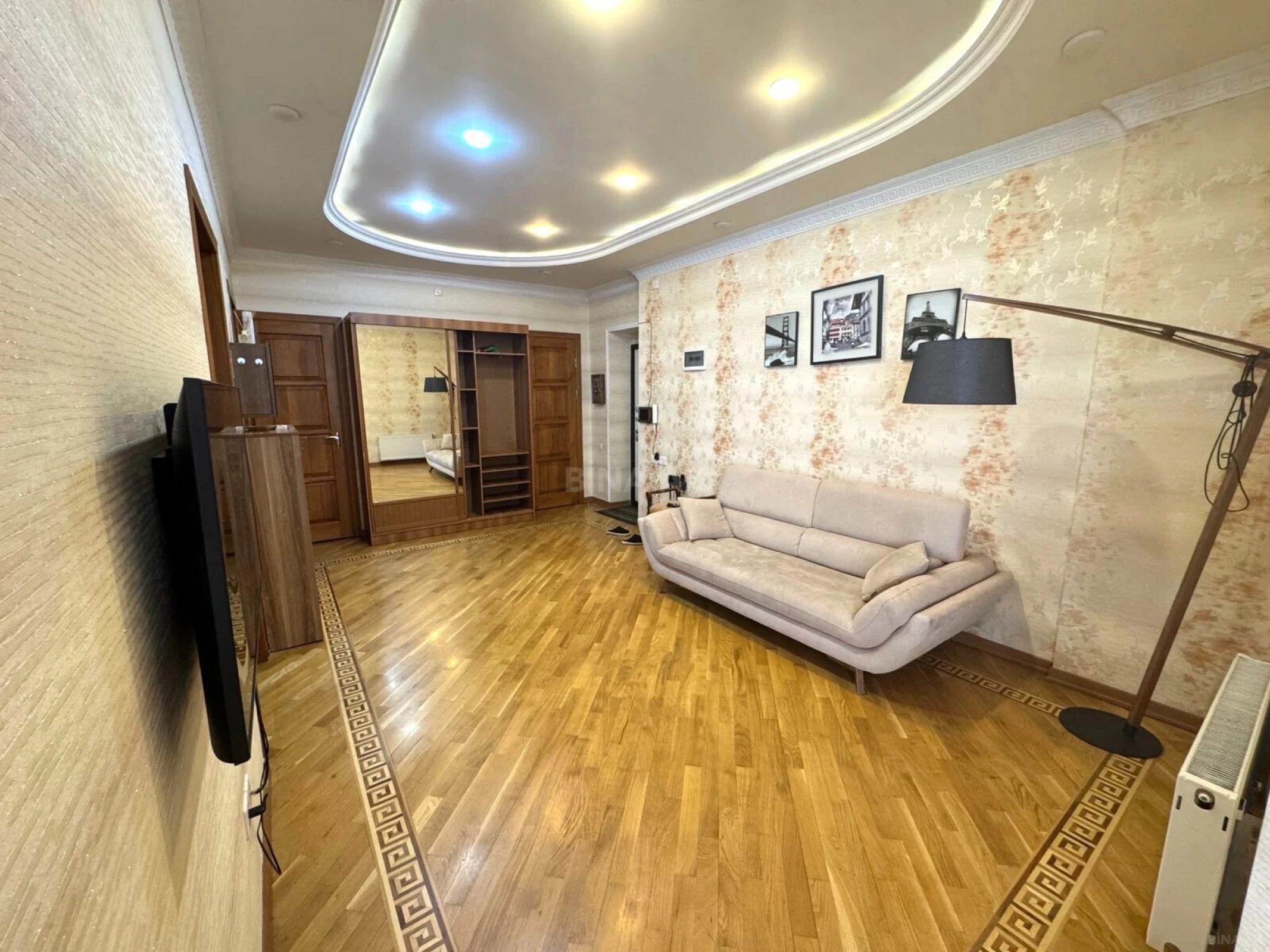 Satılır 3 otaqlı mənzil 165.5 m²