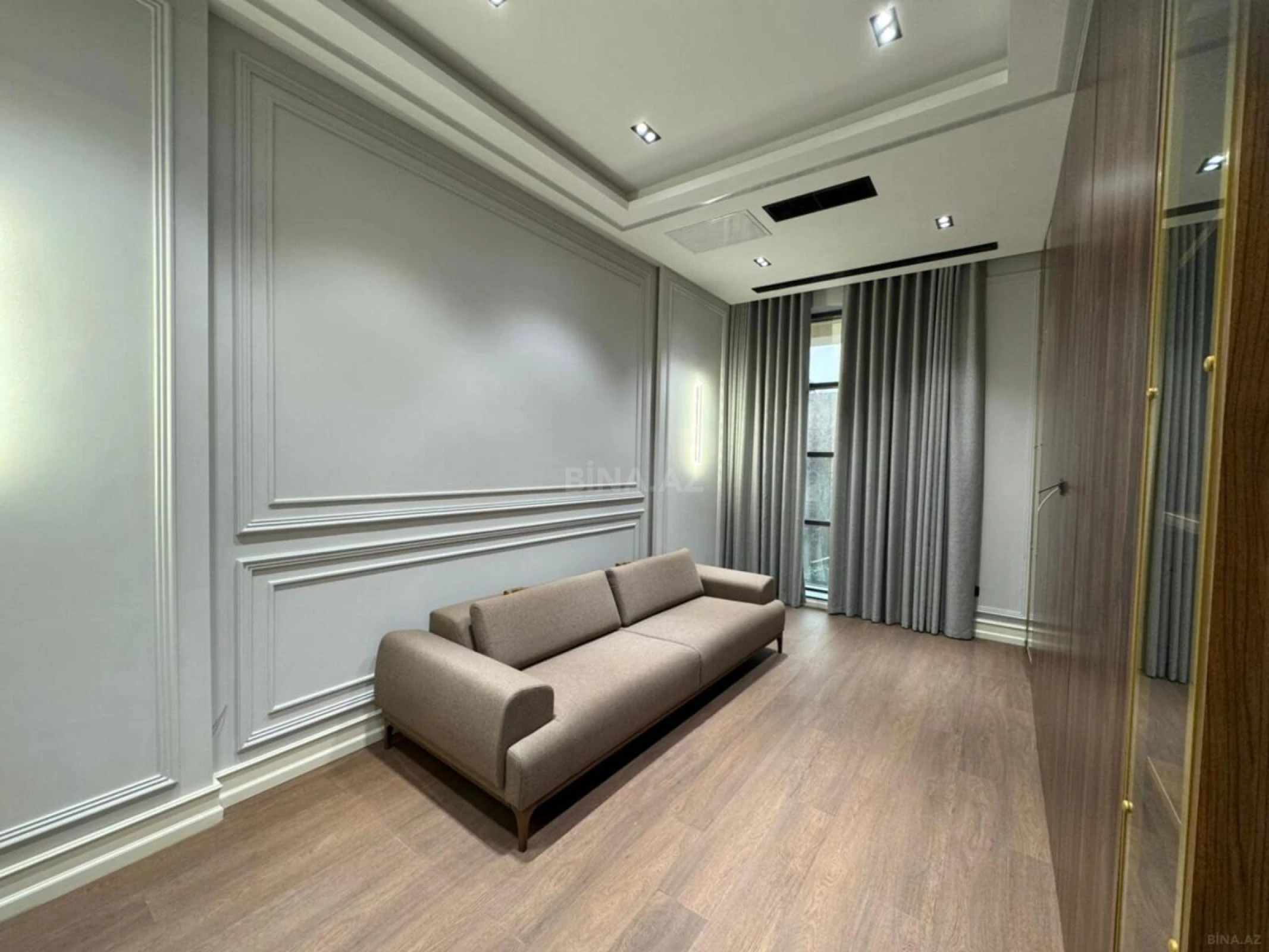 Kirayə verilir 7 otaqlı ofis 320 m²