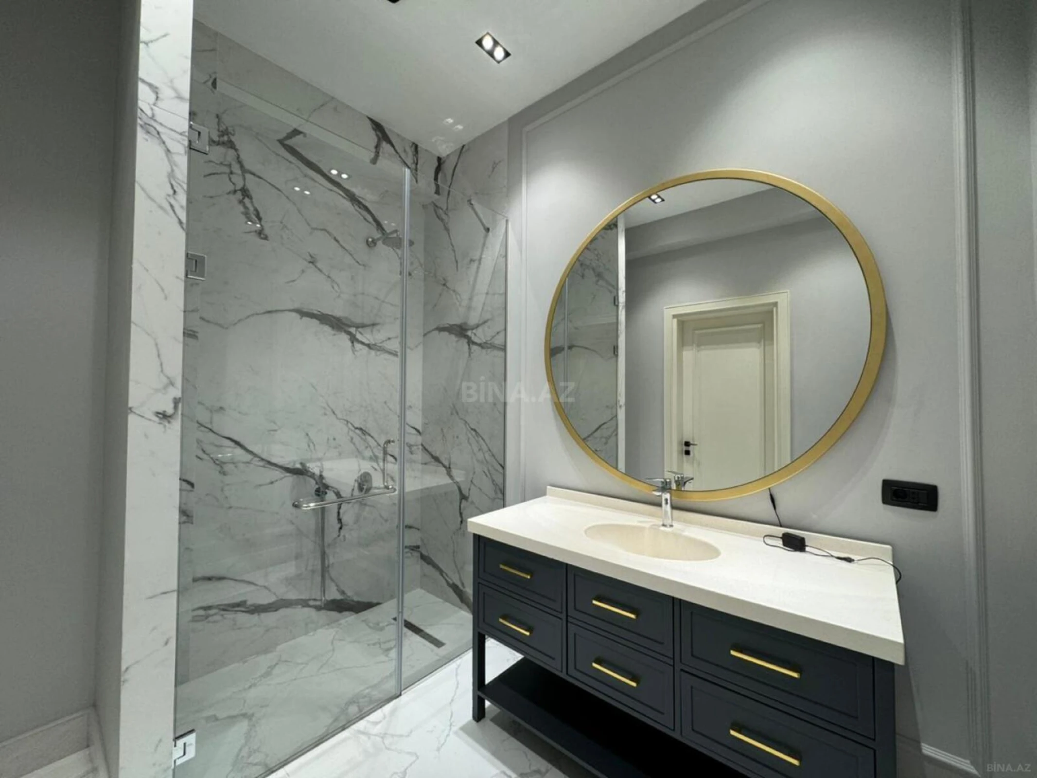 Kirayə verilir 7 otaqlı ofis 320 m²