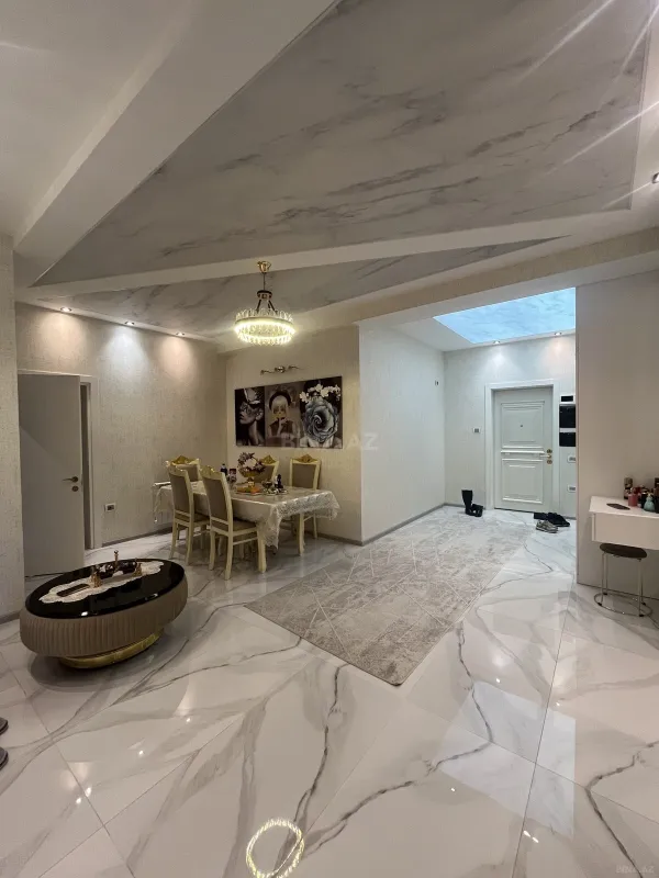 Satılır 3 otaqlı mənzil 127 m²