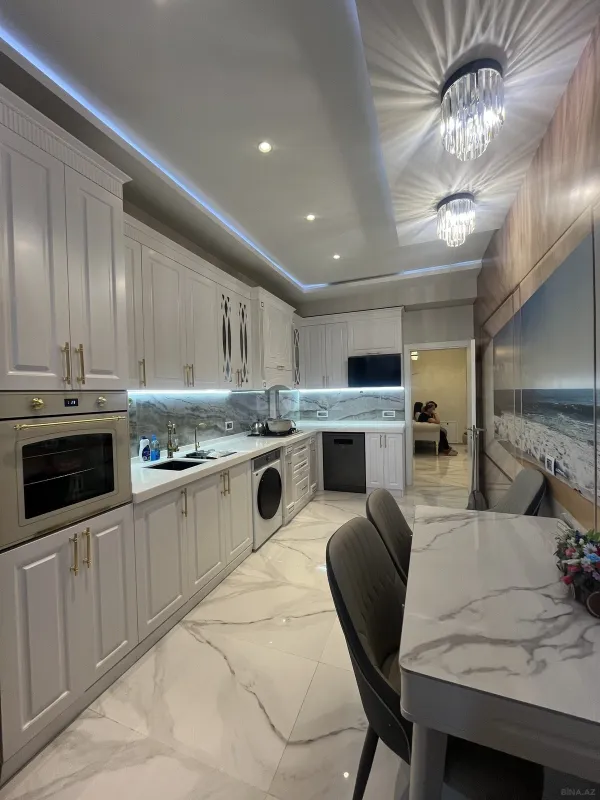 Satılır 3 otaqlı mənzil 127 m²