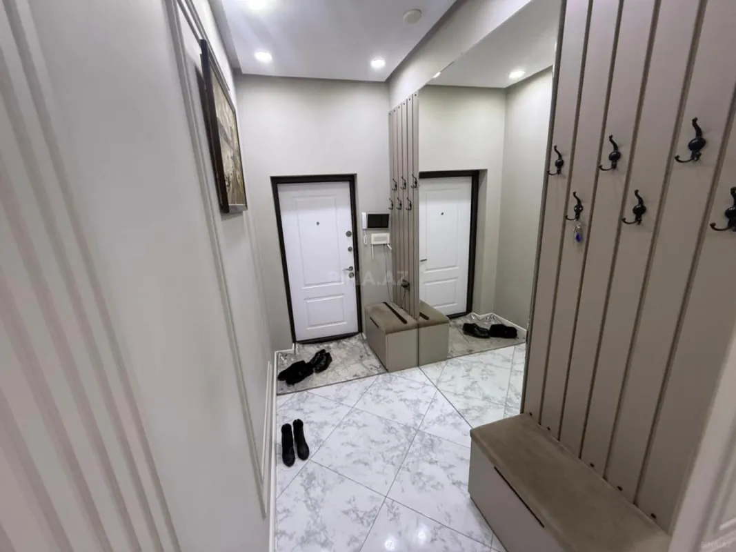 Satılır 4 otaqlı mənzil 120 m²