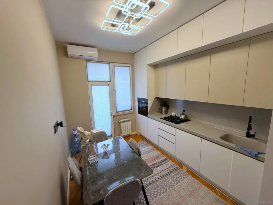 Satılır 4 otaqlı mənzil 120 m²