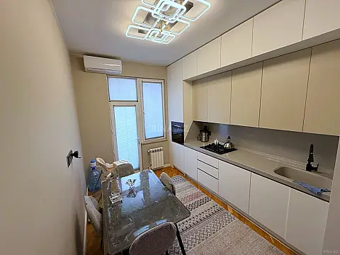 Satılır 4 otaqlı mənzil 120 m²