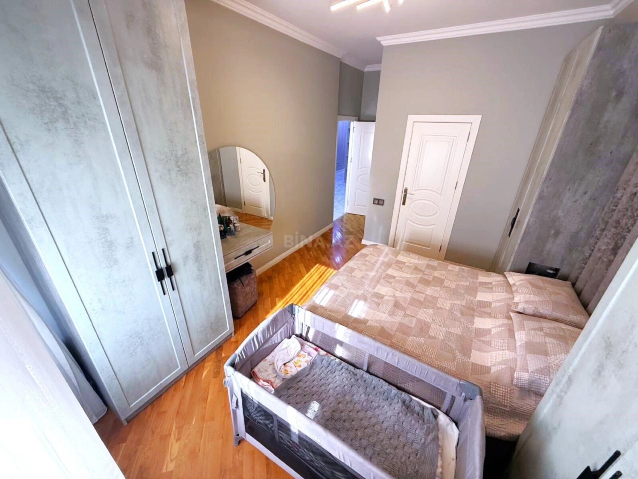 Satılır 4 otaqlı mənzil 120 m²