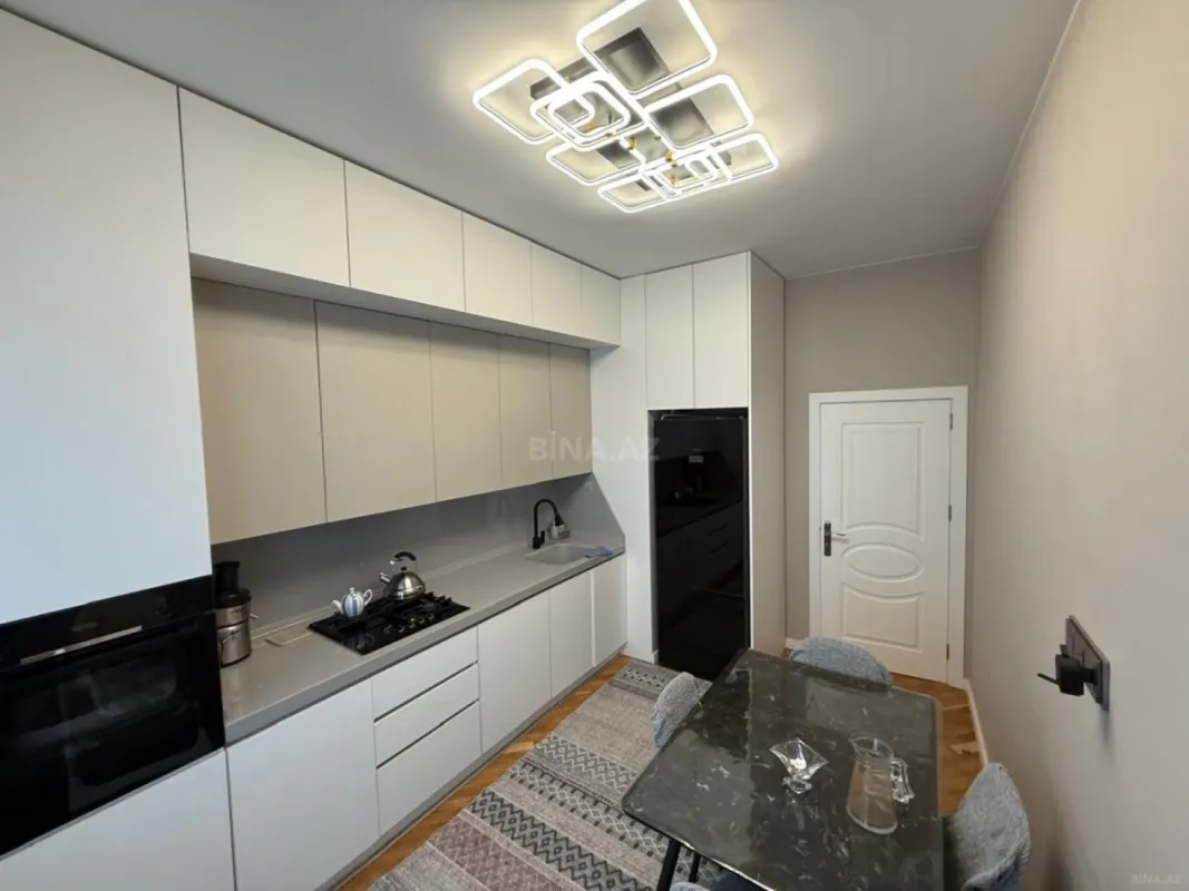 Satılır 4 otaqlı mənzil 120 m²