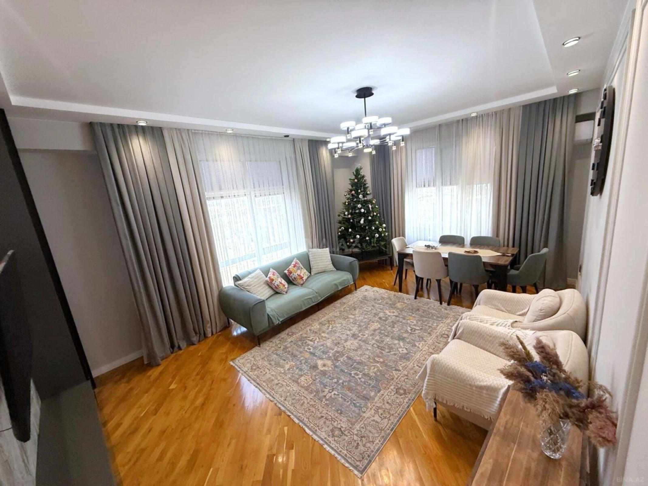 Satılır 4 otaqlı mənzil 120 m²