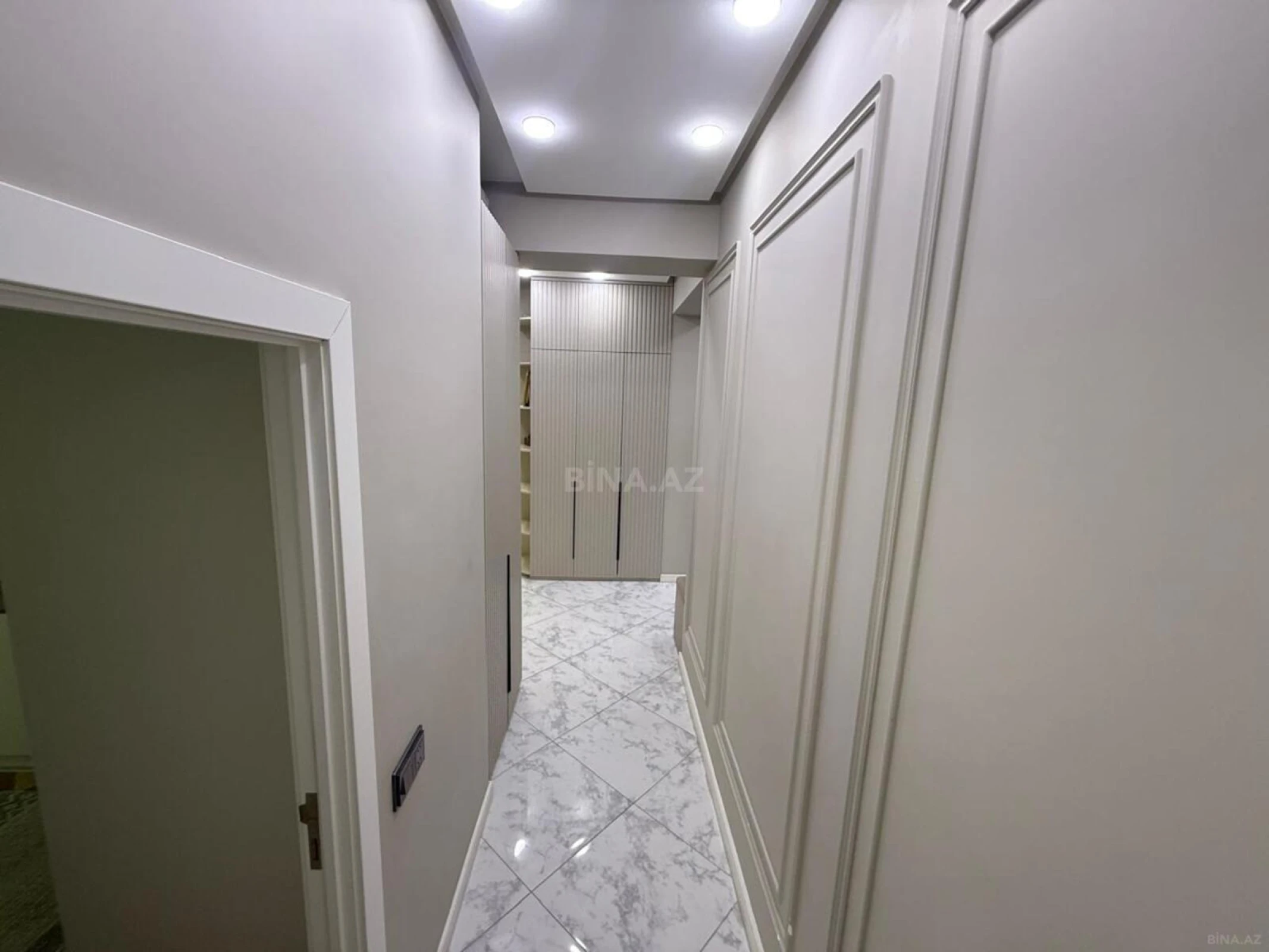 Satılır 4 otaqlı mənzil 120 m²