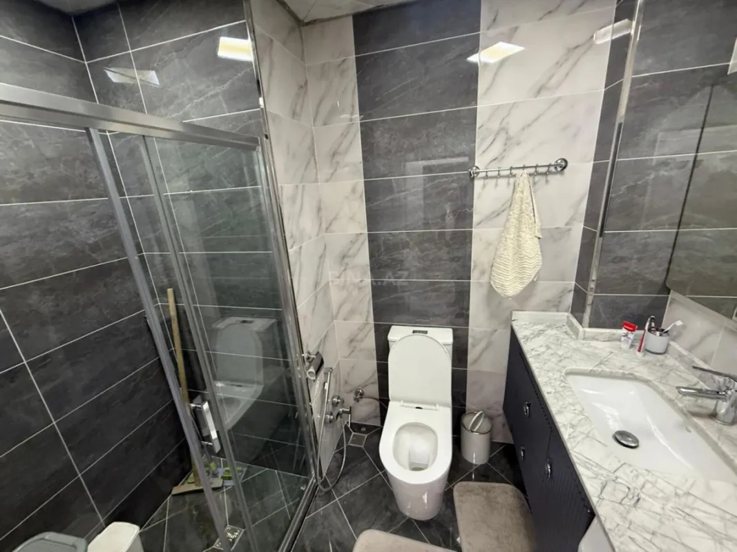 Satılır 4 otaqlı mənzil 120 m²