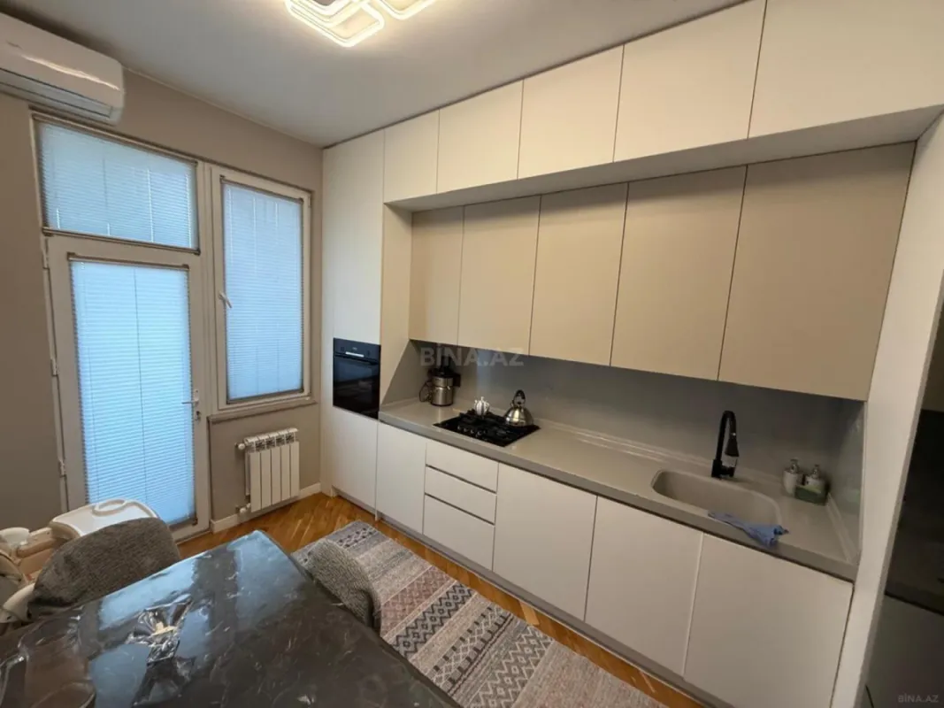 Satılır 4 otaqlı mənzil 120 m²