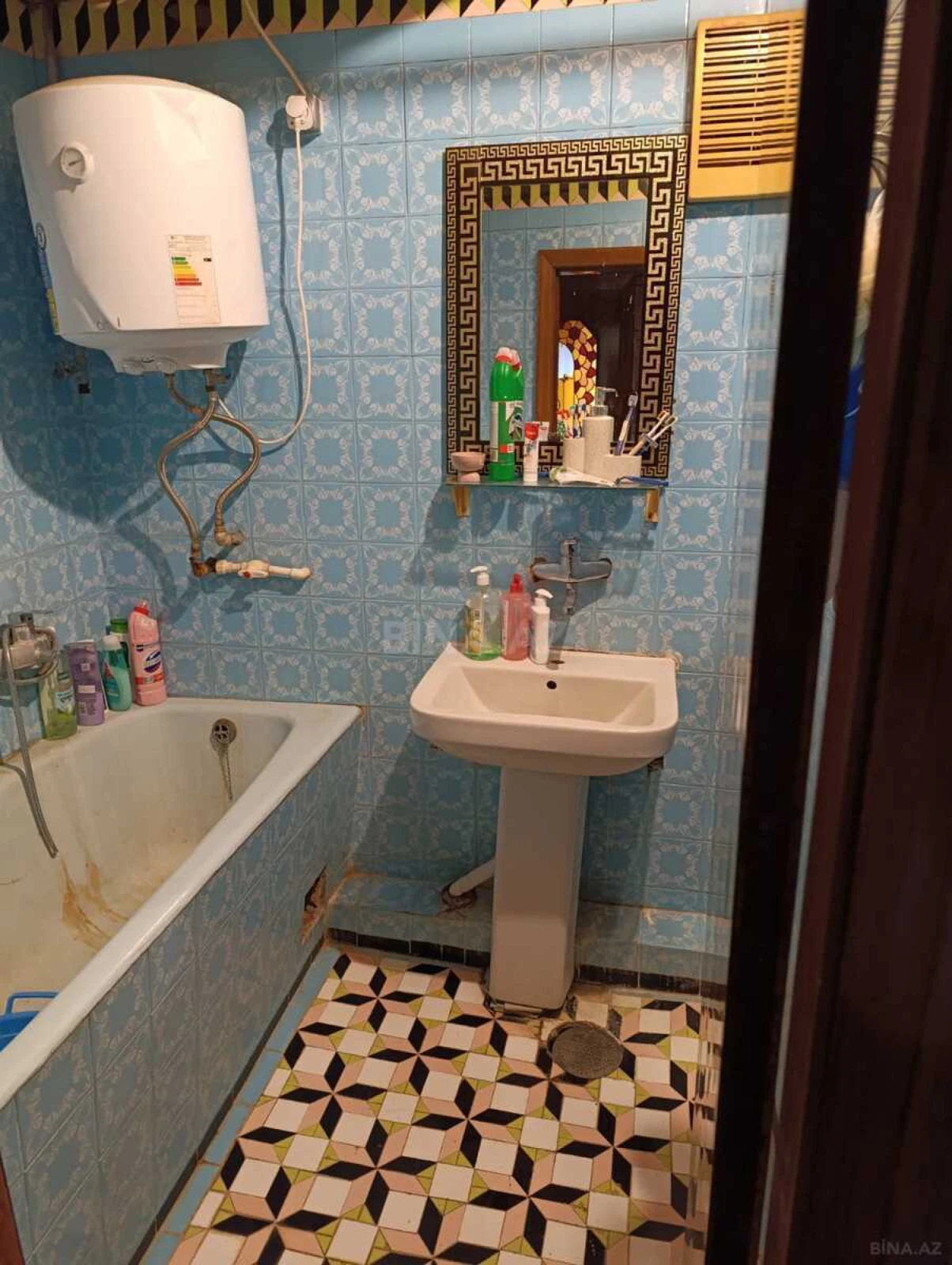 Satılır 4 otaqlı mənzil 110 m²