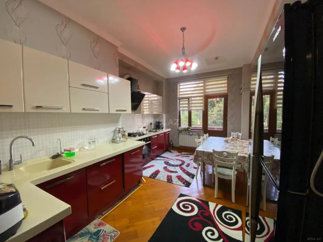 Satılır 3 otaqlı mənzil 155 m²