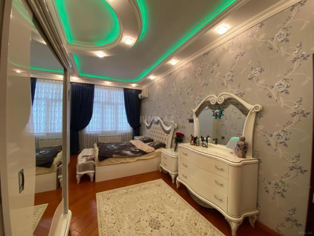 Satılır 3 otaqlı mənzil 155 m²