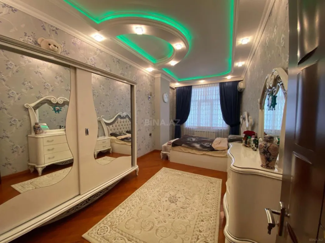 Satılır 3 otaqlı mənzil 155 m²