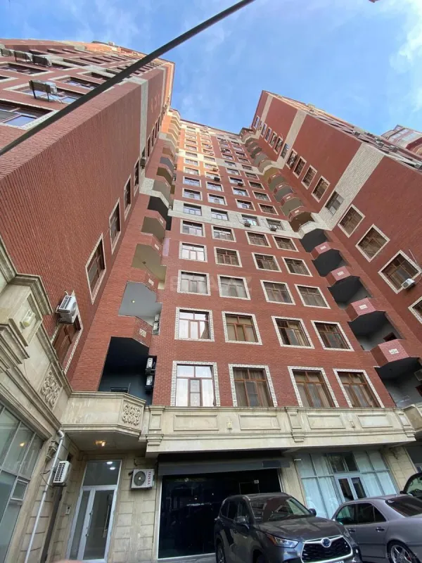 Satılır 3 otaqlı mənzil 155 m²