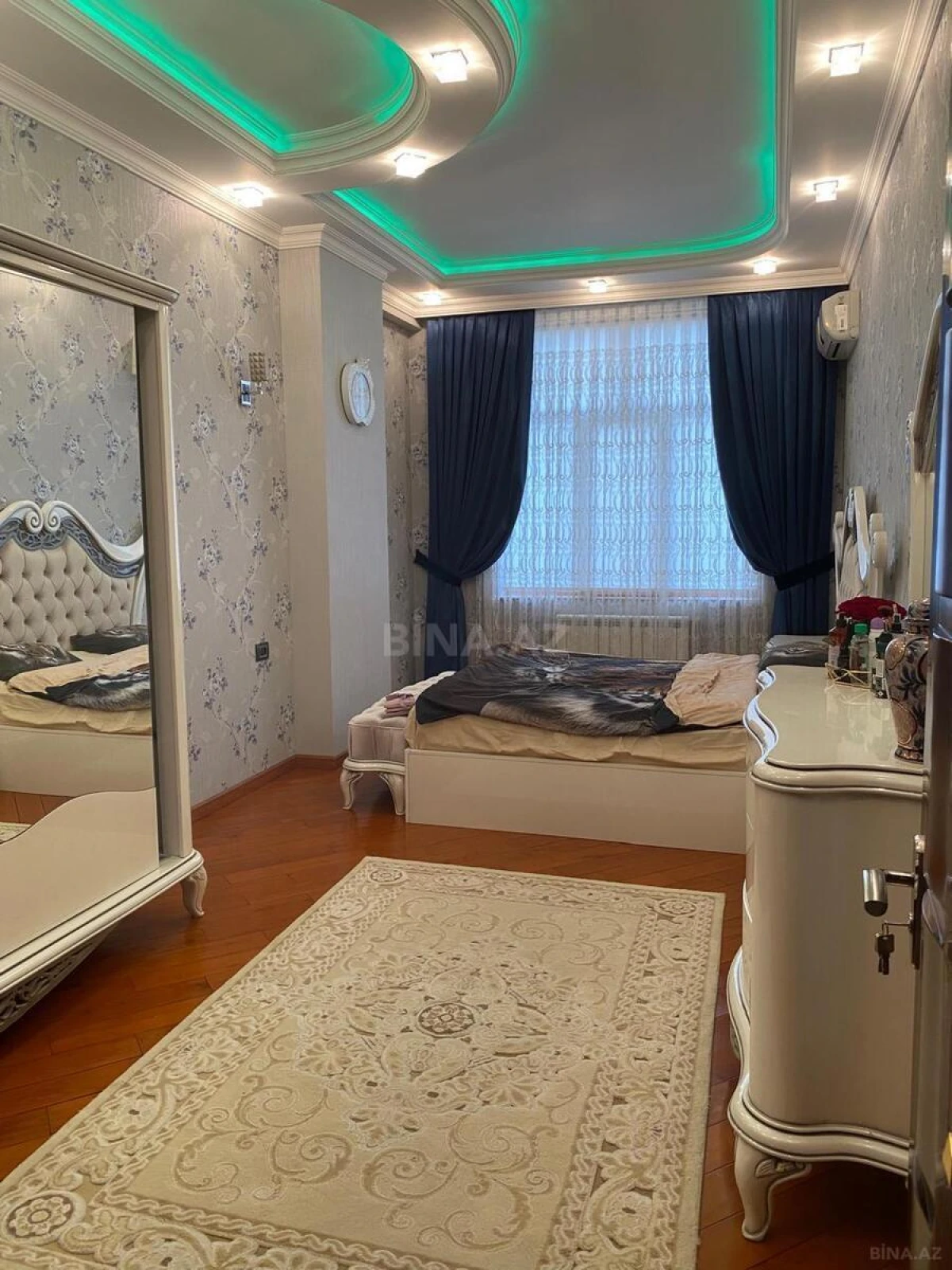 Satılır 3 otaqlı mənzil 155 m²