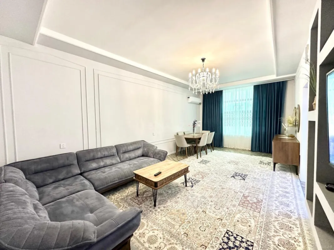 Satılır 5 otaqlı həyət evi 240 m²