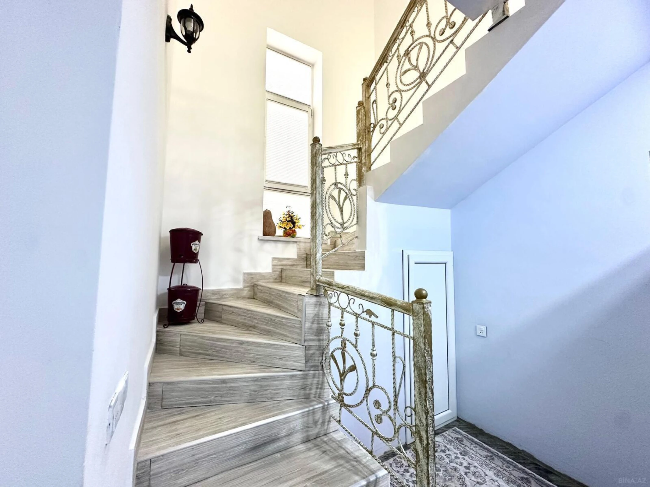 Satılır 5 otaqlı həyət evi 240 m²