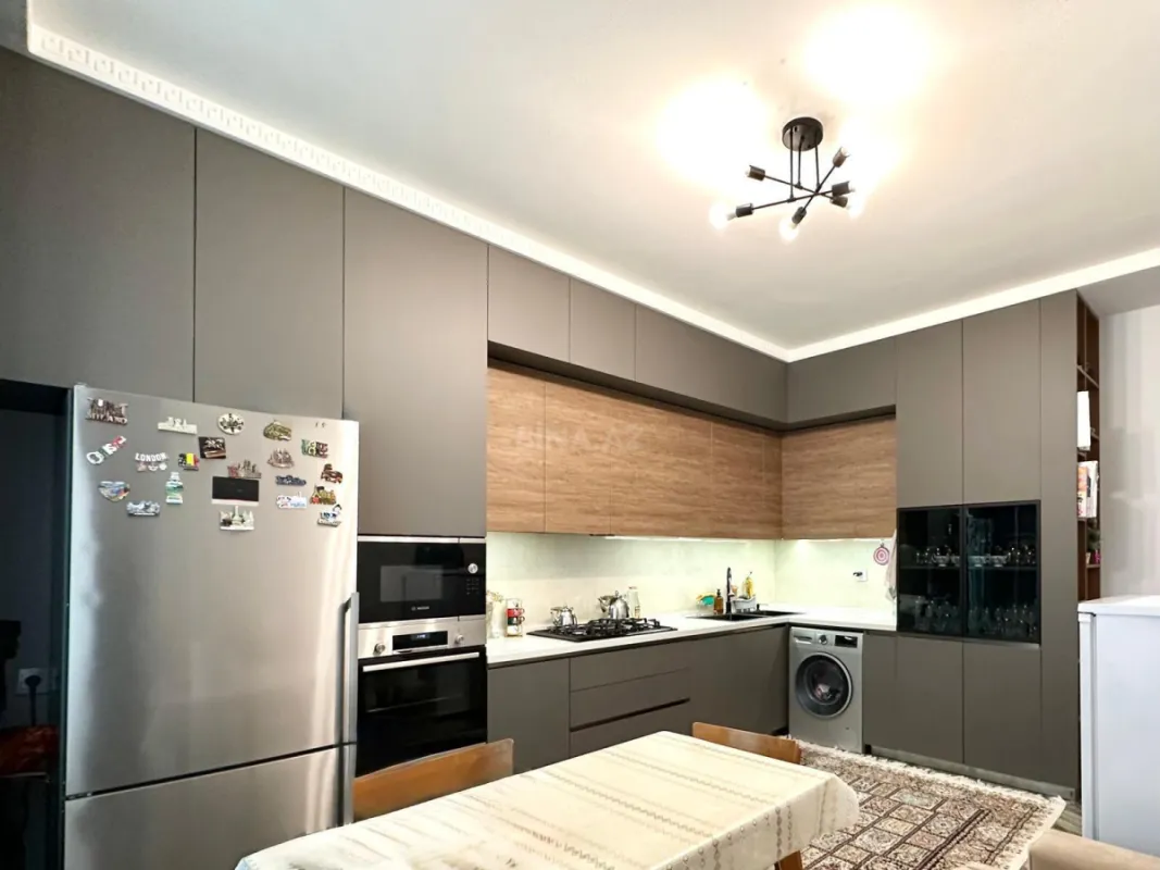 Satılır 5 otaqlı həyət evi 240 m²