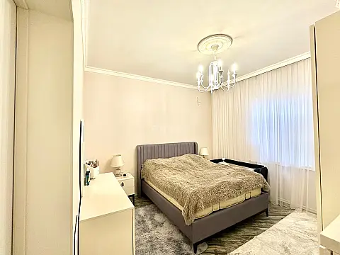 Satılır 5 otaqlı həyət evi 240 m²