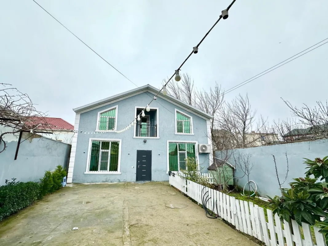 Satılır 5 otaqlı həyət evi 240 m²